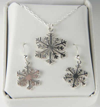 Platinum Diamond Snowflake Pendant and Bezel-Set Diamond Chain Necklac –  Alexandra Mor